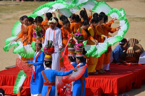 Múa quạt tại Lễ hội Katê, làng Hữu Đức, Ninh Thuận, 2014 (ảnh minh họa). Ảnh: V.V.T