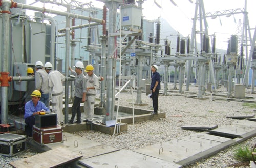 Thí nghiệm trạm biến áp 110kW để chuẩn bị phát điện.Ảnh: TÂM LÊ