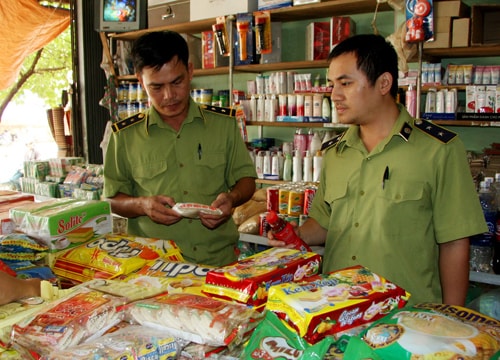 Doanh nghiệp cần chung tay vào cuộc với cơ quan chức năng để chống hàng giả, hàng nhái.Ảnh: THỤC ANH