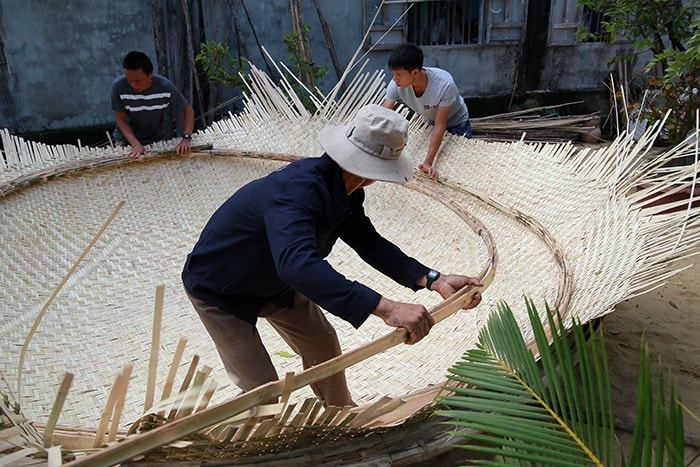 Ráp vành tạo dáng thuyền.