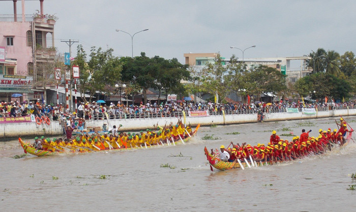 Hội đua ghe ngo - nét văn hóa đặc trưng của đồng bào Khmer Nam Bộ.