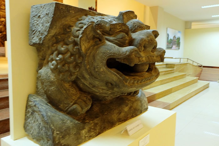 Sư tử đá thế kỷ 11, Chùa Bà Tâm, Hà Nội.
