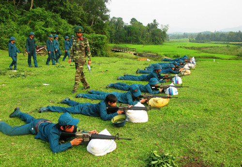 Ban CHQS huyện Tiên Phước tổ chức huấn luyện cho lực lượng dân quân tự vệ trên địa bàn.       Ảnh: N.HƯNG