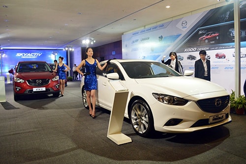 Displaying Thaco – Mazda cars in the ceremony