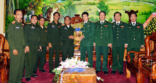 Bộ chỉ huy quân sự tỉnh Sê Kông chúc mừng Bộ chỉ huy BĐBP Quảng Nam.