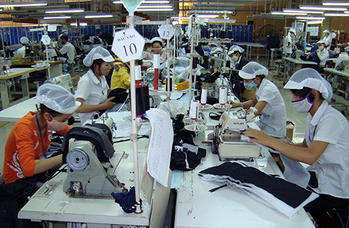 Ứng dụng công nghệ Lean trong ngành may mặc giúp giảm chi phí sản xuất và thuận lợi cho người lao động. Ảnh: A.T