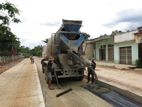 Tiến độ thi công công trình chậm chạp khiến không thể đạt tiến độ giải ngân như dự định.                                                                             Ảnh: T.D