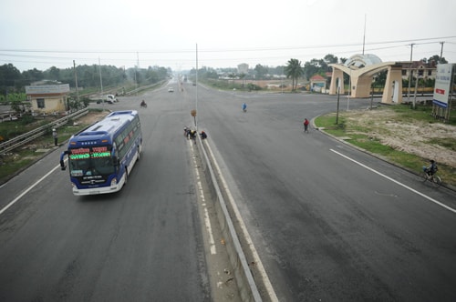 Quốc lộ 1 đoạn qua Núi Thành.