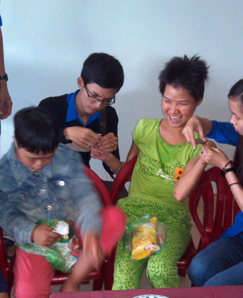 Sinh viên Nguyễn Đăng Khoa trong một chuyến tham gia công tác xã hội (ảnh nhân vật cung cấp).