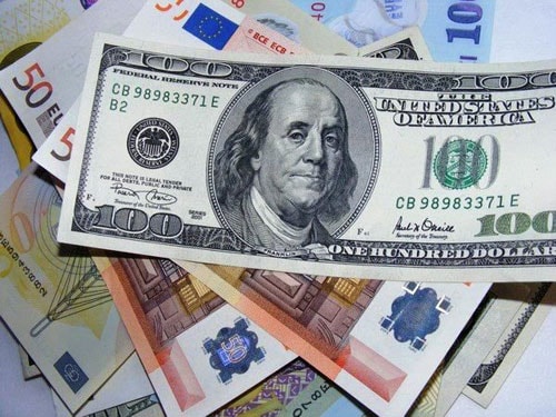 Đồng euro mất giá kỷ lục so với đồng USD.