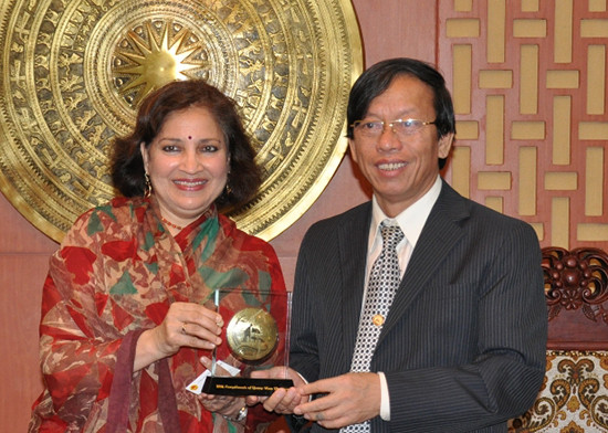  Chủ tịch UBND tỉnh, Trưởng đoàn đại biểu Quốc hội tỉnh Lê Phước Thanh cũng đã có buổi tiếp và làm việc với bà Preeti Saran - Đại sứ đặc mệnh toàn quyền Ấn Độ tại Việt Nam.