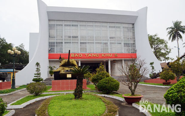 Không gian bên ngoài Bảo tàng khu 5.