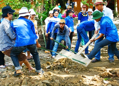 Sức trẻ luôn là chỗ dựa cho đồng bào vùng biên Đắc Pring.