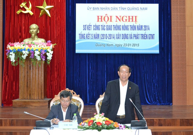 Phó Chủ tịch Thường trực UBND tỉnh Đinh Văn Thu chủ trì hội nghị.