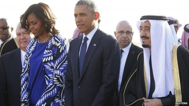 Quốc Vương Salman chào đón ông Obama và phu nhân Michelle tại sân bay Riyadh
