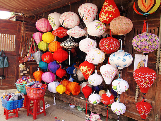 Các sản phẩm hàng thủ công mỹ nghệ của Quảng Nam chỉ loay hoay ở “thị trường địa phương” Ảnh: N.L