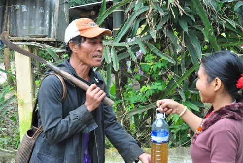 Du bị lâm tặc tấn công suýt bỏ mạng giữa rừng nhưng cựu binh Blong Nai vẫn cương quyết bám giữ khu rừng cho con cháu đời sau. Ảnh: TẤN VŨ