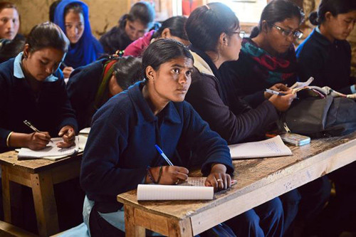 Ở Dalit (Nepal) có rất ít những cô bé như Susmita Kami có cơ hội được đến trường. (Ảnh: thestar)