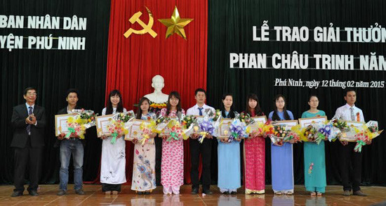 Các sinh viên đoạt giải thưởng Phan Châu Trinh năm 2014.