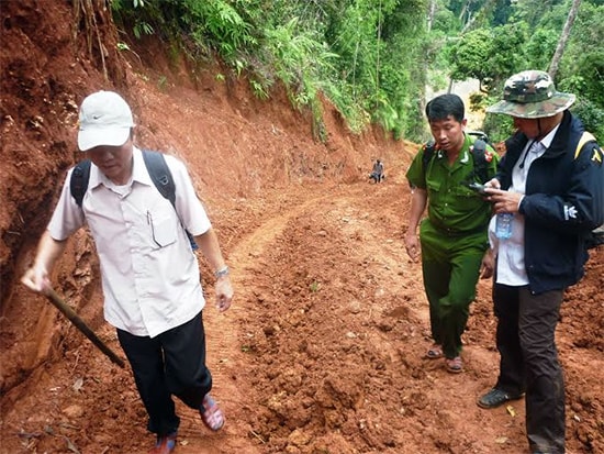 Đoàn truy quét tiếp cận vào Khu bảo tồn thiên nhiên sông Thanh.