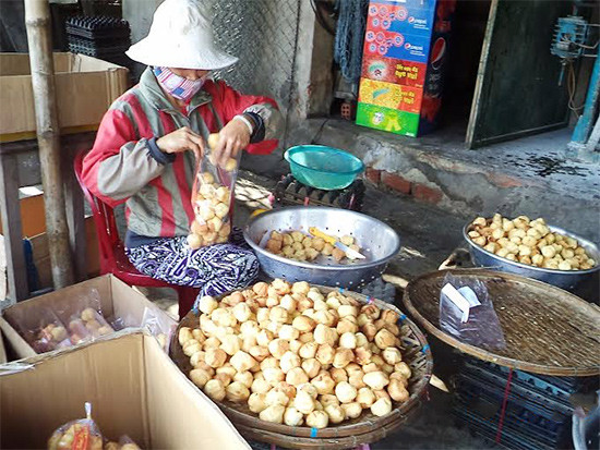 Bánh được làm xong, cho vào bao giao cho khách hàng.