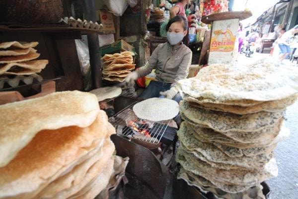 Bánh tráng Quảng Nam ở chợ Bà Hoa