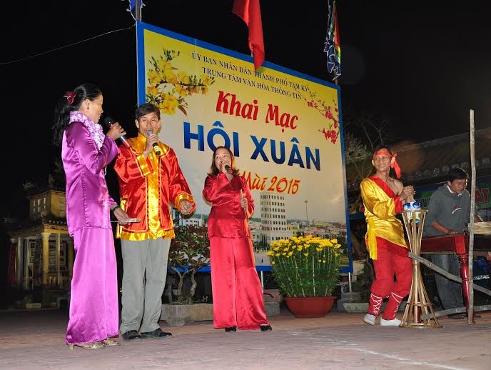 Hô hát bài chòi tại đêm khai mạc Hội Xuân Ất Mùi 2015