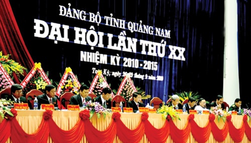 Đoàn Chủ tịch Đại hội Đảng bộ tỉnh Quảng Nam lần thứ XX, nhiệm kỳ 2010-2015. Ảnh: DOÃN HOÀNG