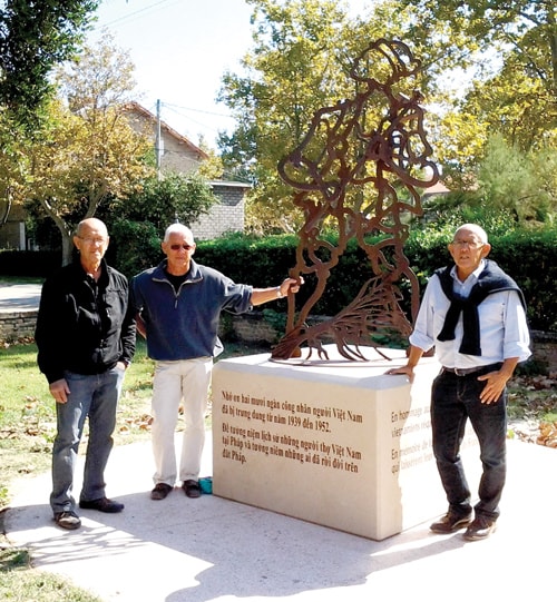 Tượng đài kỷ niệm lính thợ Đông Dương được khánh thành tại Salin-de-Giraud (Camargue) ngày 5.10.2014.