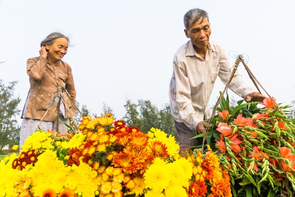 Ông bà Tại rạng ngời trước thành quả lao động của mình, thật hạnh phúc.