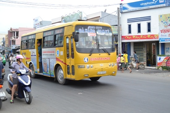 Những chuyến xe buýt chạy từ Tam Kỳ ra Đà Nẵng ngày cuối năm.