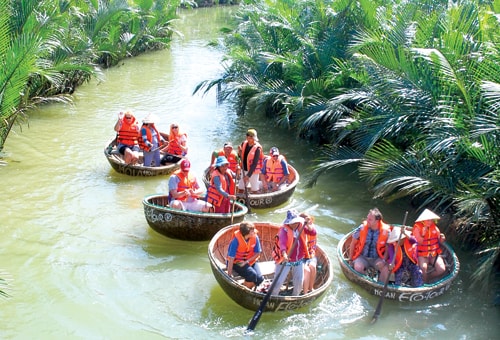 Du lịch sinh thái thân thiện với môi trường là hướng đi mà Quảng Nam đang phát triển. Ảnh: MINH HẢI