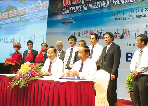 Sau 2 năm ký kết hợp tác đầu tư giữa UBND tỉnh với Tập đoàn Dệt may Việt Nam, nhiều dự án đã đi vào hoạt động sản xuất, tạo diện mạo mới cho ngành may Quảng Nam.