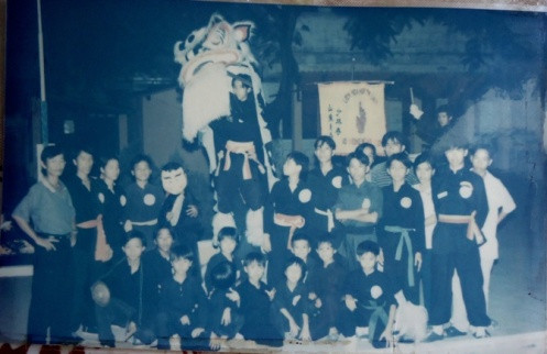 Đội múa Thiên Cấu ra mắt tại phường Minh An. Ảnh do võ đường Hồng Sơn cung cấp