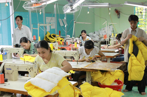 Nhiều lao động nữ đã yên tâm ở lại Phú Ninh làm việc.