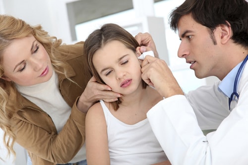 Nhiều trẻ em bị suy giảm thính giác do nghe nhạc với âm lượng lớn từ thiết bị di động cầm tay.                      ảnh: popsugar