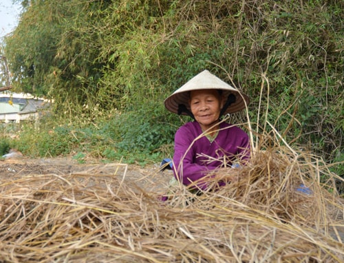 Những người phụ nữ ở chợ heo Bà Rén. Ảnh: XUÂN KHÁNH