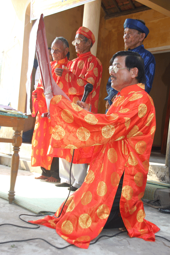 Bài tế ngưỡng vọng tiền nhân khai khẩn, gìn giữ làng chài, cầu ngư ông phò hộ bình an, mùa vụ bội thu.