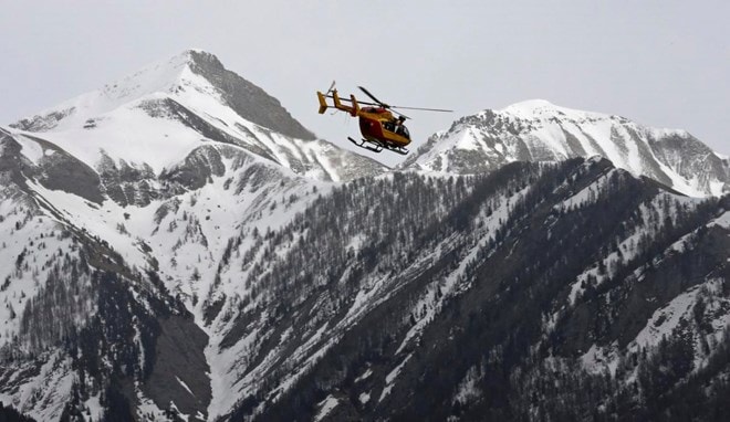 Máy bay cứu hộ tại hiện trường vụ rơi máy bay của Germanwings (Nguồn: AFP)