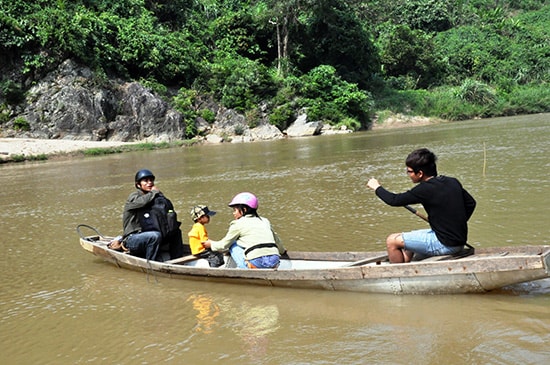 Một chuyến đò ngang qua sông Tranh.