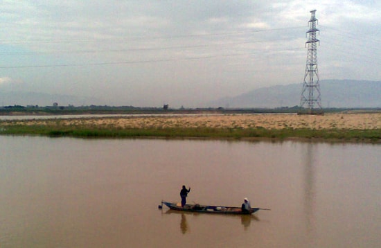 Bãi biền ven sông Thu Bồn.