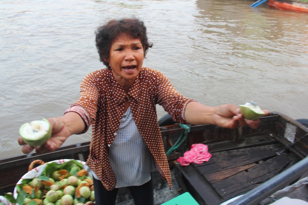 Tiếp thị sản phẩm kiểu... chợ nổi Cái Răng.