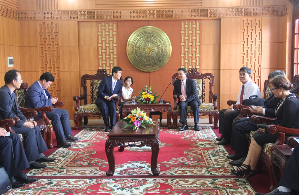 Phó Chủ tịch UBND tỉnh Lê Văn Thanh hội đàm cùng ông Im-Chang-ho, quận trưởng Ham-yang.