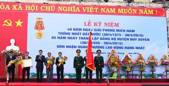 Huyện Duy Xuyên vinh dự đón nhận Huân chương Lao động hạng Nhất.