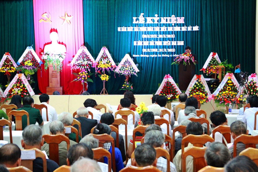 Quang cảnh lễ kỷ niệm 50 năm ngày giải phóng huyện Nam Giang, được tổ chức vào sáng 24.4.