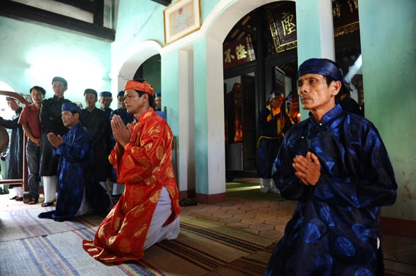 Cầu cho quốc thái dân an. Ảnh Minh Hải