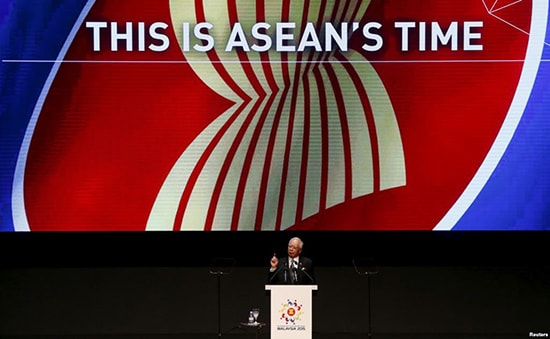 Thủ tướng Malaysia - Najib Tun Abdul Razak phát biểu khai mạc ASEAN-26. Ảnh: Reuters