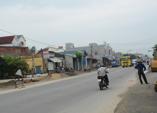 Thi công “nhảy cóc” trên quốc lộ đoạn qua địa phận Thăng Bình.