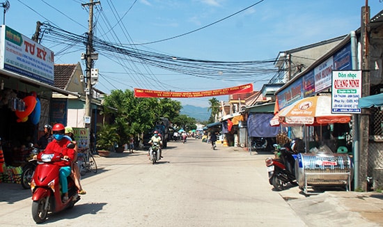 Khang trang tuyến đường qua thôn Thanh Trà. Ảnh: Đ.Đạo