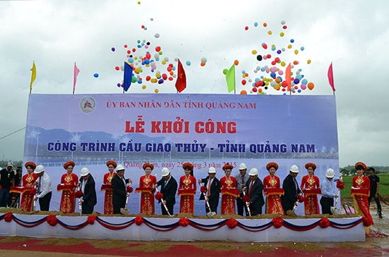 Lễ khởi công công trình cầu Giao Thủy, tháng 3.2015.